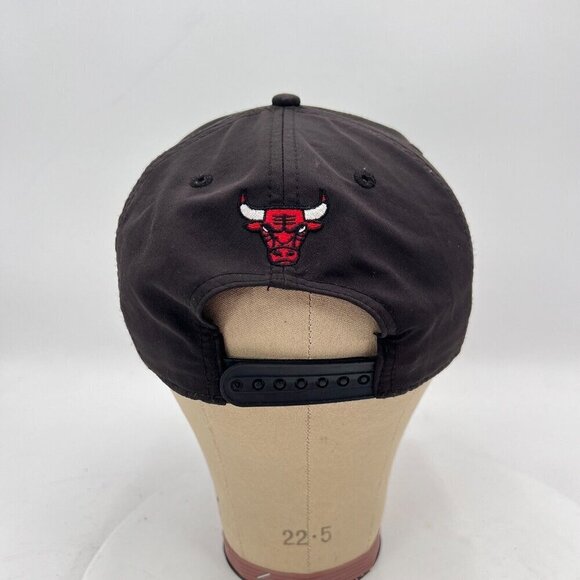 Ultra Game Chicago Bulls Logo NBA Classic Black Red Snapback Hat - Picture 5 of 10